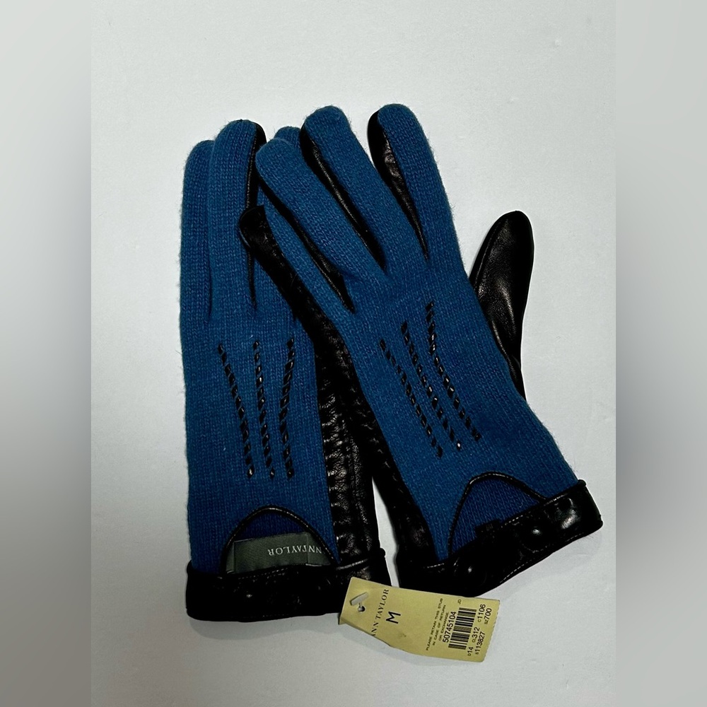Ann Taylor NWT Medium Navy Blue and Black Women's Gloves